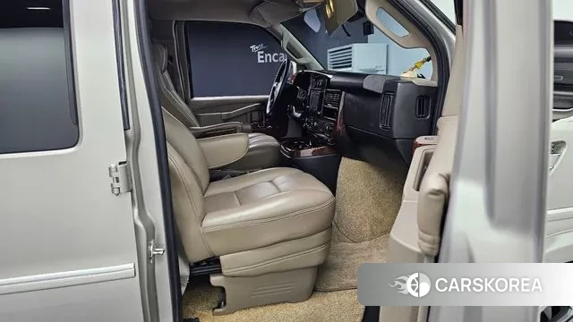 Chevrolet Express Van 2019 Серебристо-серый из Кореи, фото 2