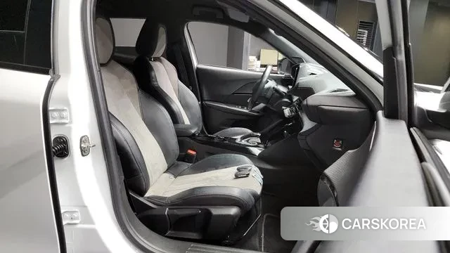 Peugeot e-2008 second generation 2021 Белый из Кореи, фото 2