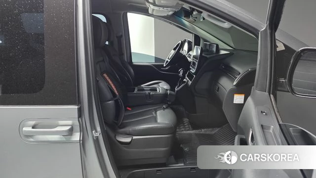 Hyundai Staria 2024 Серебряный из Кореи, фото 2