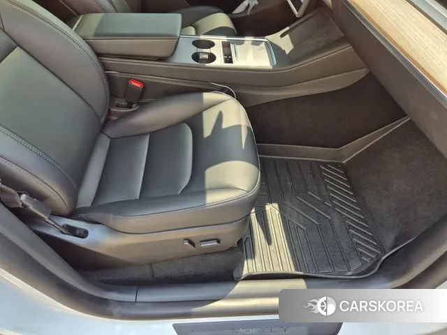 Tesla Model Y 2023 Белый из Кореи, фото 2