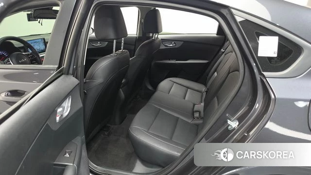 Kia The New K3 2nd generation 2023 Черный из Кореи, фото 2