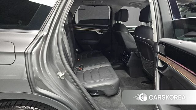 Volkswagen Touareg 3rd generation 2024 Серый из Кореи, фото 2