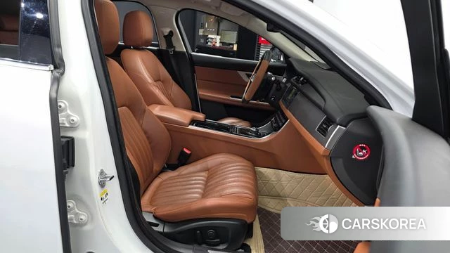 Jaguar XF (X260) 2018 Белый из Кореи, фото 2