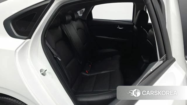 Kia The New K3 2nd generation 2023 Белый из Кореи, фото 2