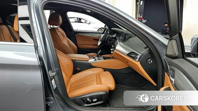 BMW 5 Series (G30) 2018 Серебристо-серый из Кореи, фото 2