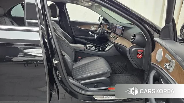 Mercedes-Benz E-Class W213 2019 Черный из Кореи, фото 2