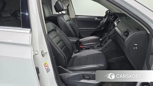 Volkswagen Tiguan second Generation 2019 Белый из Кореи, фото 2