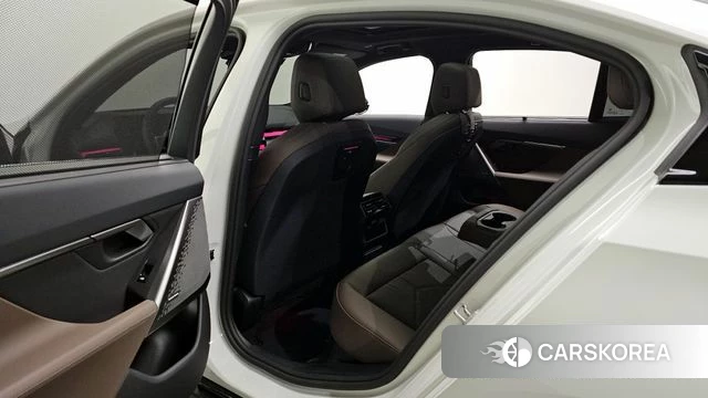 BMW i5 (G60) 2025 Белый из Кореи, фото 2