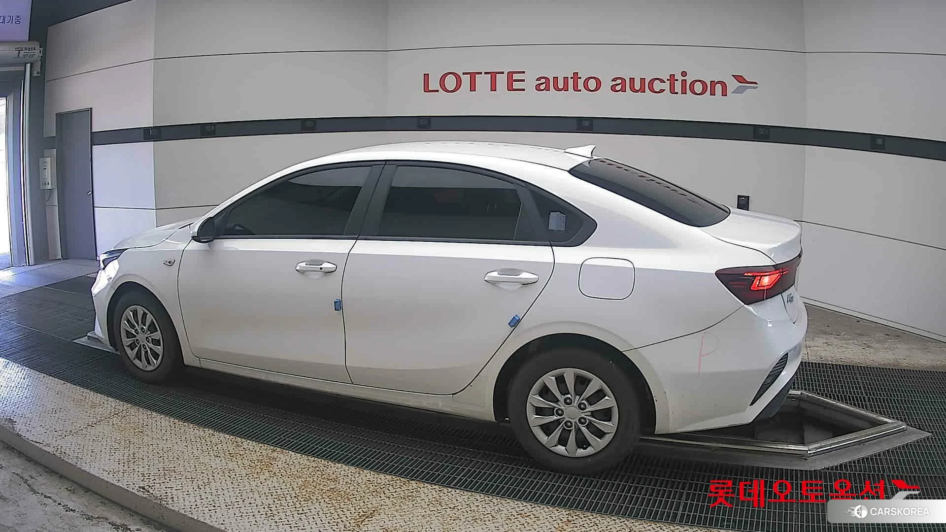 Kia K3 2022 Snow White Pearl из Кореи, фото 2