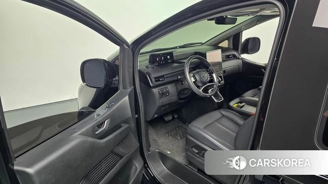 Hyundai Staria 2023 Черный из Кореи, фото 2