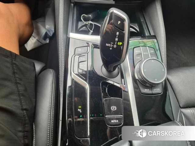 BMW 5 Series (G30) 2020 Белый из Кореи, фото 2