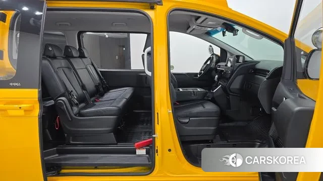 Hyundai Staria 2023 Желтый из Кореи, фото 2