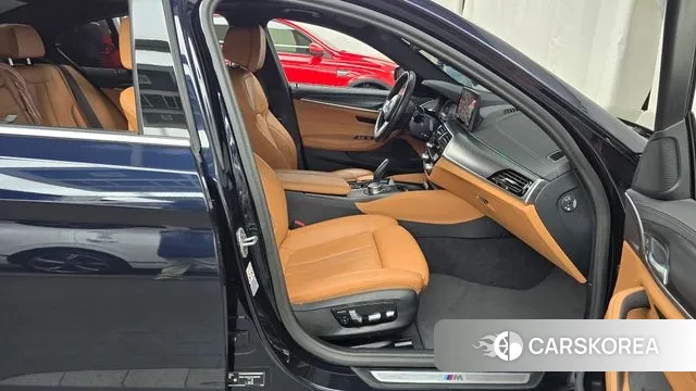 BMW 5 Series (G30) 2023 Черный из Кореи, фото 2