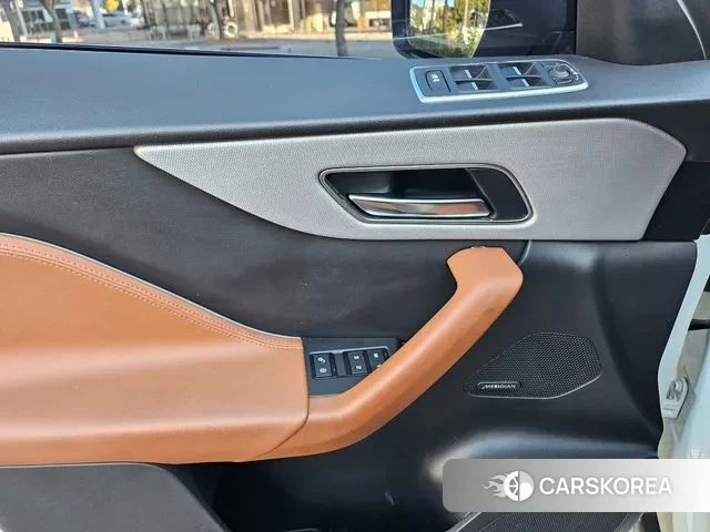 Jaguar F-PACE 2019 Белый из Кореи, фото 2