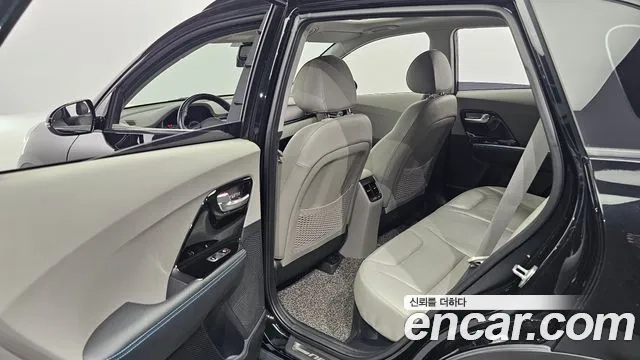 Kia Niro 2018 Черный из Кореи, фото 2