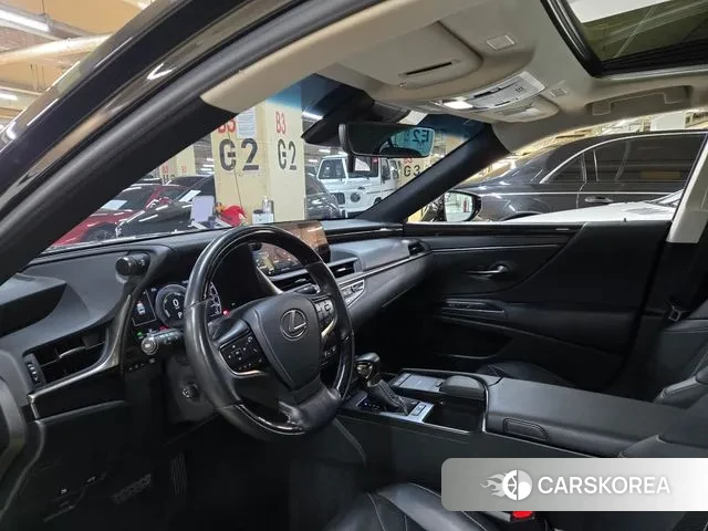 Lexus ES300h 7th generation 2020 Черный из Кореи, фото 2