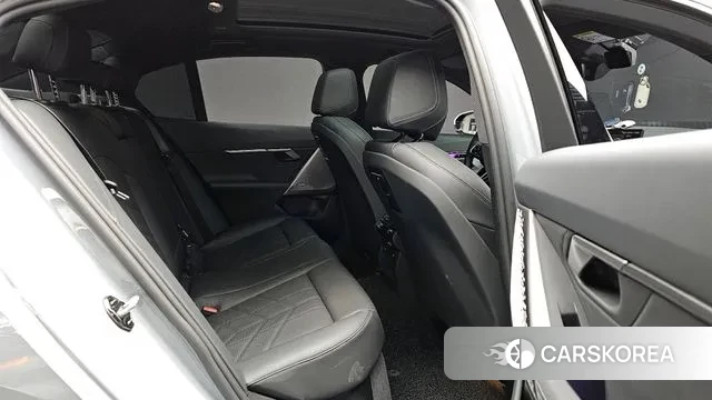 BMW 5 Series (G60) 2025 Серый из Кореи, фото 2