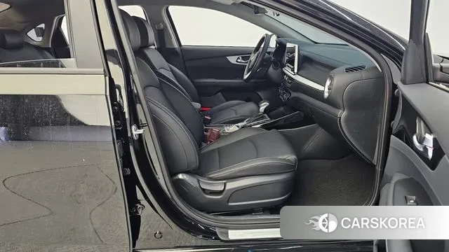 Kia The New K3 2nd generation 2024 Черный из Кореи, фото 2