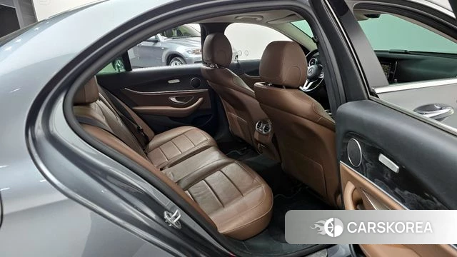Mercedes-Benz E-Class W213 2018 Серый из Кореи, фото 2
