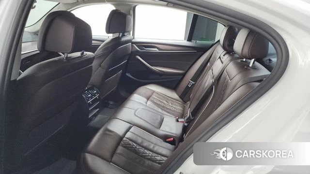BMW 5 Series (G30) 2018 Белый из Кореи, фото 2