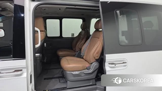 Hyundai Staria 2023 Белый из Кореи, фото 2