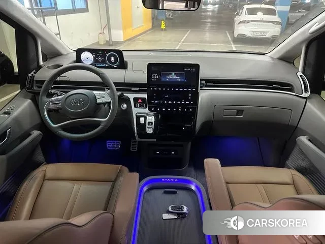 Hyundai Staria 2023 Черный из Кореи, фото 2