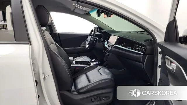 Kia Niro Plus 2022 Белый из Кореи, фото 2