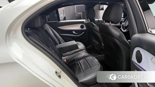 Mercedes-Benz E-Class W213 2021 Белый из Кореи, фото 2