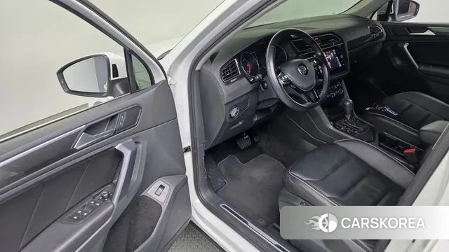 Volkswagen Tiguan second Generation 2019 Белый из Кореи, фото 2