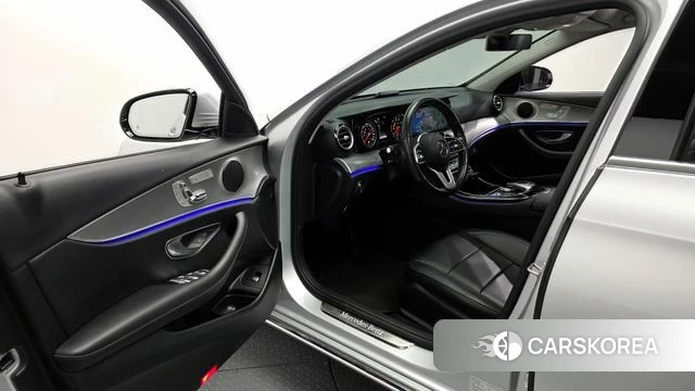 Mercedes-Benz E-Class W213 2019 Серебряный из Кореи, фото 2