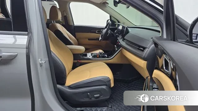 Kia Carnival 4th generation 2023 Серебристо-серый из Кореи, фото 2