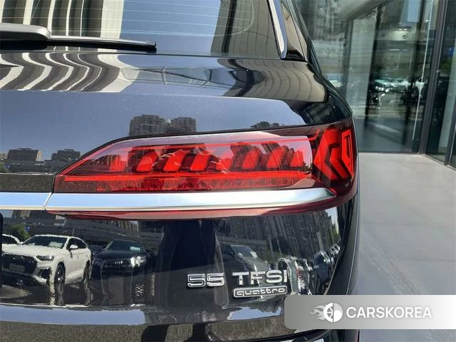 Audi Q7 2021 Черный из Китая, фото 2