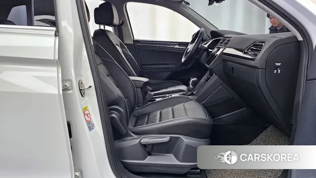 Volkswagen Tiguan second Generation 2022 Белый из Кореи, фото 2