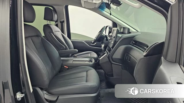Hyundai Staria 2023 Черный из Кореи, фото 2