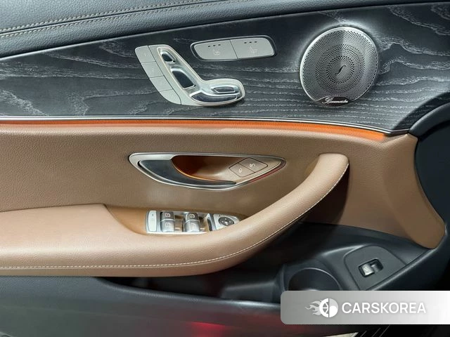 Mercedes-Benz E-Class W213 2023 Черный из Кореи, фото 2