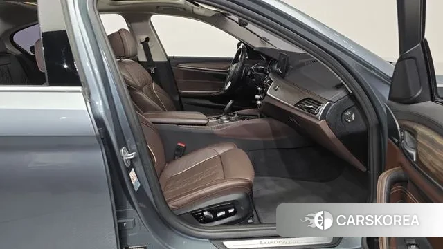 BMW 5 Series (G30) 2018 Серый из Кореи, фото 2