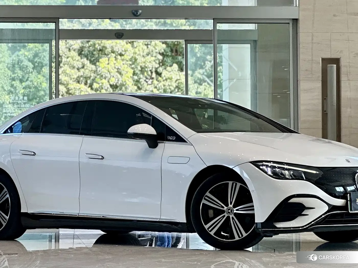 Mercedes-Benz EQE 2023 Белый из Китая, фото 2