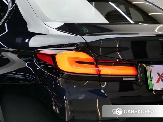 BMW 5 series PHEV 2022 Черный из Китая, фото 2