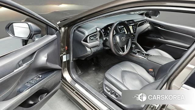 Toyota Camry (XV70) 2018 Коричневый из Кореи, фото 2