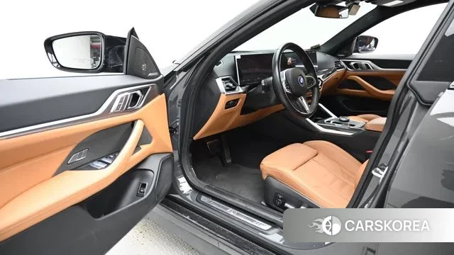 BMW i4 2023 Серебристо-серый из Кореи, фото 2