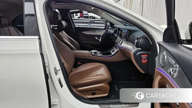 Mercedes-Benz E-Class W213 2018 Белый из Кореи, фото 2