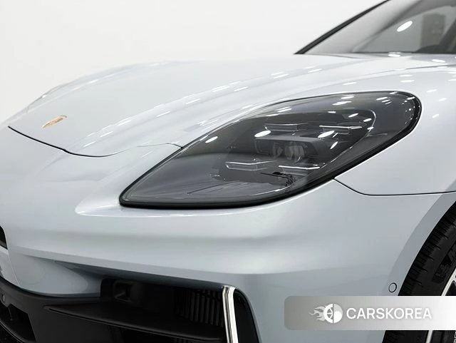 Porsche Panamera (976) 2025 Светло-серебряный цвет из Кореи, фото 2