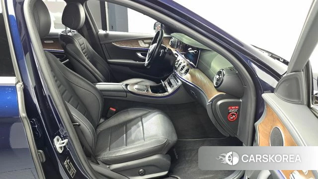 Mercedes-Benz E-Class W213 2021 Синий из Кореи, фото 2