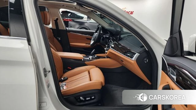 BMW 5 Series (G30) 2022 Белый из Кореи, фото 2