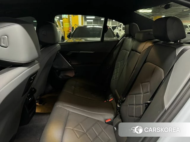 BMW 5 Series (G60) 2025 Серый из Кореи, фото 2