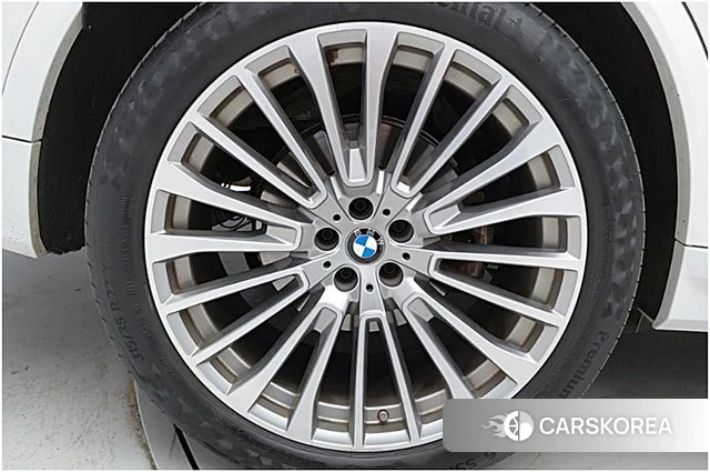 BMW X7 (G07) 2023 Белый из Кореи, фото 2