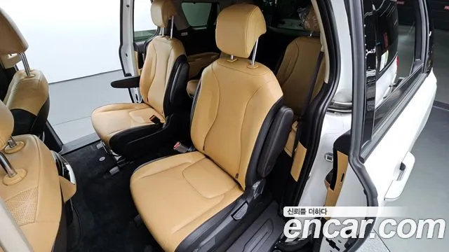 Kia Carnival 4th generation 2023 Белый из Кореи, фото 2