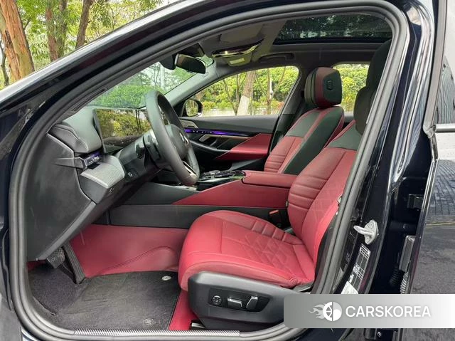 BMW 5 series 2024 Черный из Китая, фото 2