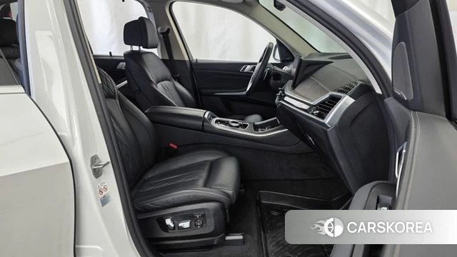 BMW X5 (G05) 2023 Белый из Кореи, фото 2