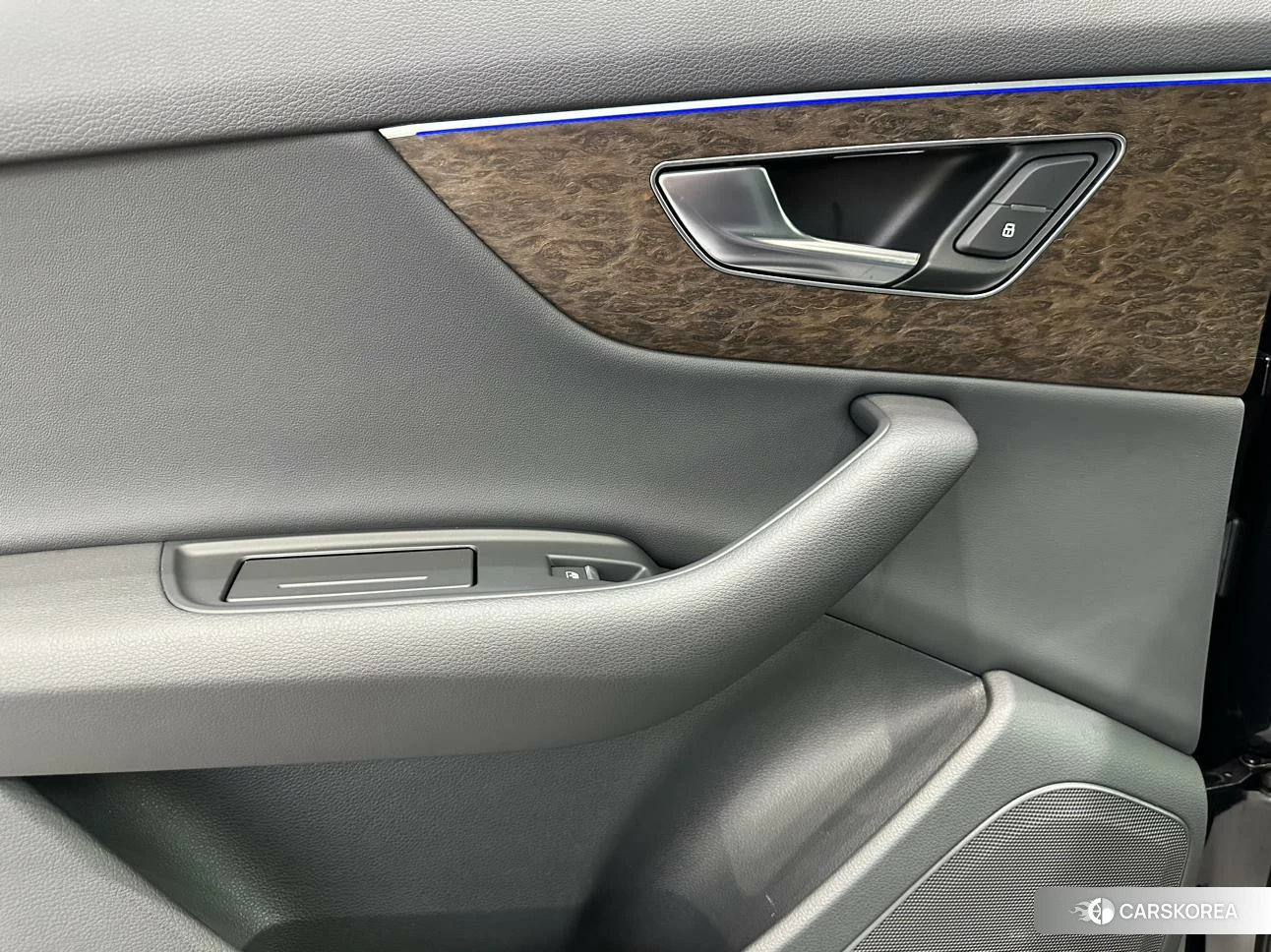 Audi Q7 2020 Черный из Китая, фото 2